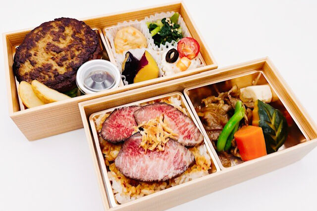 黒毛和牛すき焼きとローストビーフ重にハンバーグでおもてなし