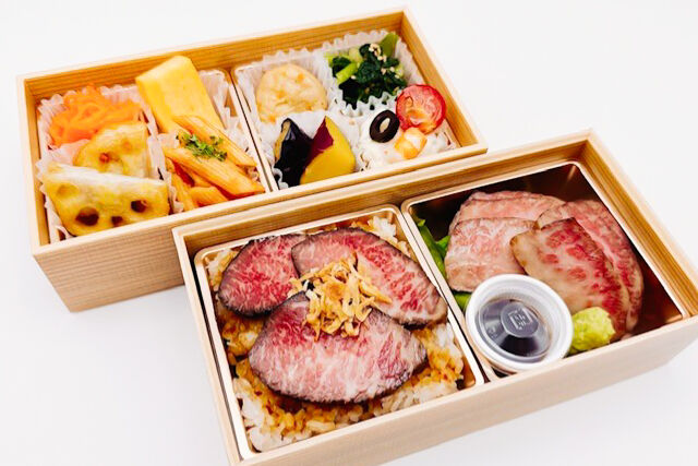 黒毛和牛A5カルビステーキとローストビーフ重でおもてなし