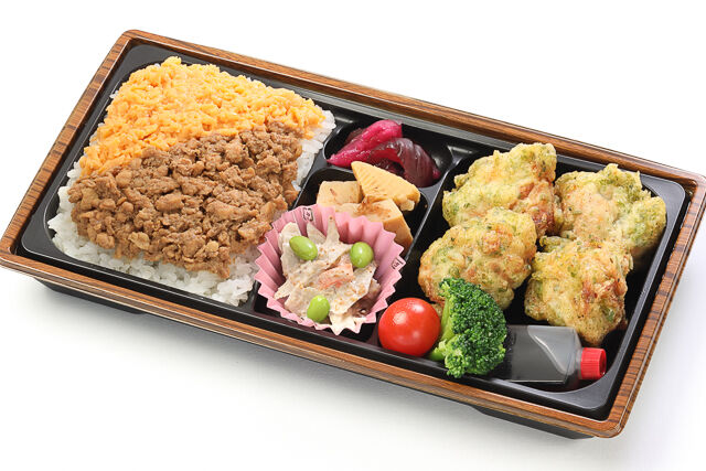 日向夏ポン酢で食べるとり天と親子そぼろ弁当