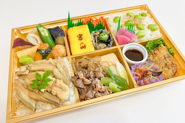 【熨斗対応可】すき焼きと穴子ご飯の行楽彩り幕の内弁当