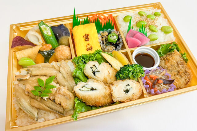 【熨斗対応可】鶏チーズフライと穴子ご飯の行楽彩り幕の内弁当