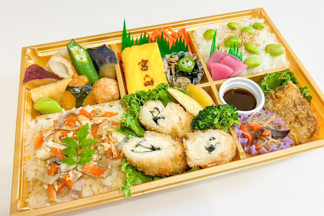 【熨斗対応可】鶏チーズフライと五目ご飯の行楽彩り幕の内弁当