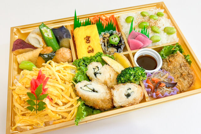 【熨斗対応可】鶏チーズフライと五目寿司ご飯の行楽彩り幕の内弁当