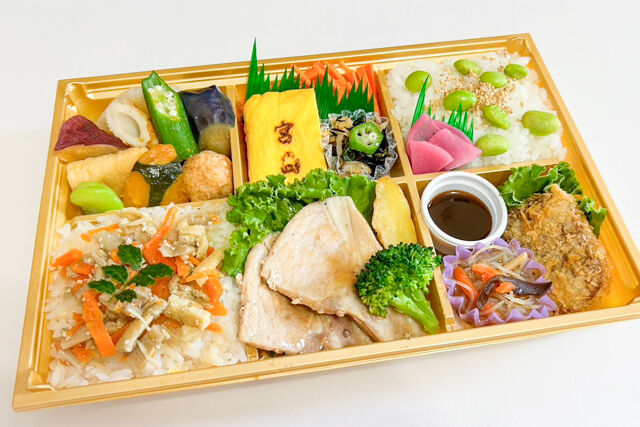 【熨斗対応可】豚ロース焼肉と五目ご飯の行楽彩り幕の内弁当