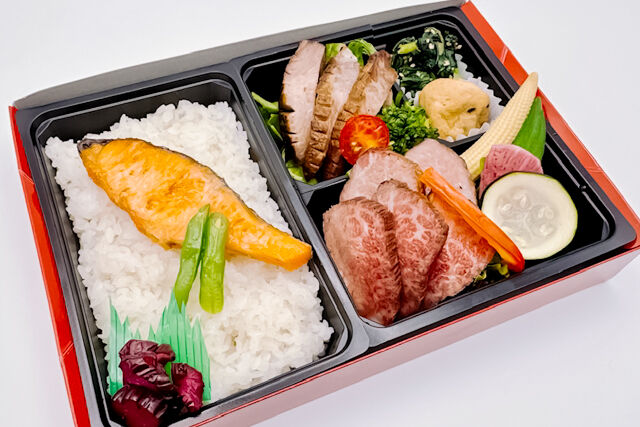 政宗御膳（黒毛和牛A5カルビステーキと牛たん焼きと鮭の塩焼き）