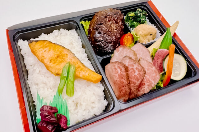 政宗御膳（近江牛100％ハンバーグと黒毛和牛A5カルビステーキと鮭の塩焼き）