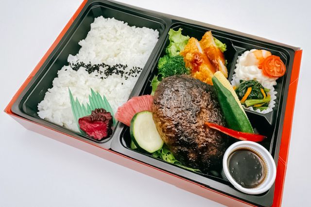 特選黒毛和牛ハンバーグ御膳（ヒレカツ）