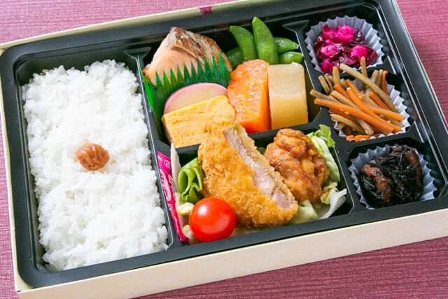 ダブルメイン 鮭の塩焼きとヒレかつ＆鶏ももの唐揚