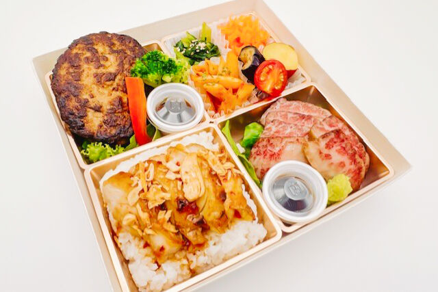 べジラブBOX（黒毛和牛A5カルビステーキ＆グリルチキンごはん）