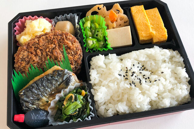 焼きさば＆コロッケ弁当