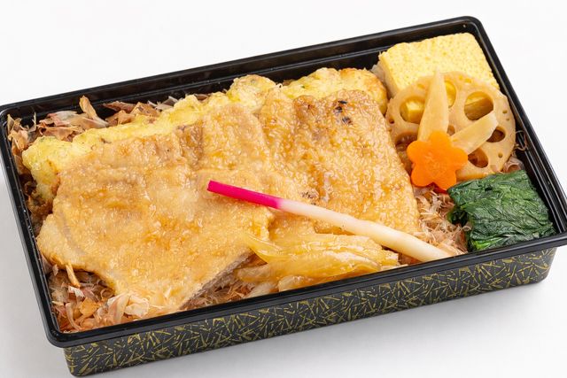 豚生姜焼きと削り節の鰹節弁当
