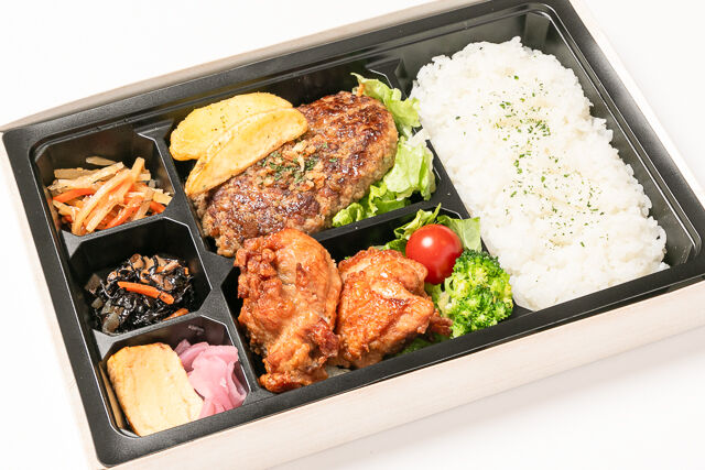 ハンバーグと唐揚げ御膳