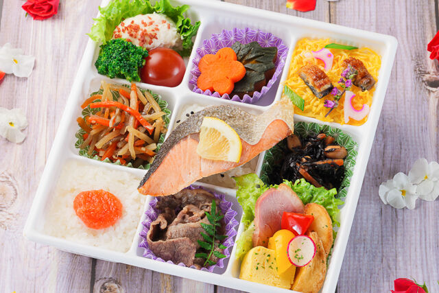 【熨斗対応可】茜 ～特選焼鮭と厳選和牛すき焼きと鰻チラシ～
