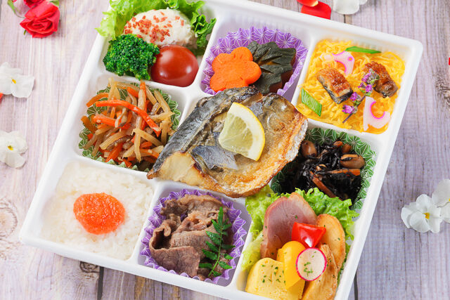 【熨斗対応可】杏 ～特選サバの塩焼と和牛すき焼きの九升御膳～