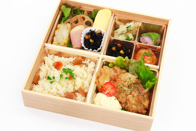 季節の炊き込みご飯とチキン南蛮御膳