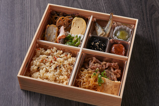 季節の炊き込みご飯とすき焼き御膳