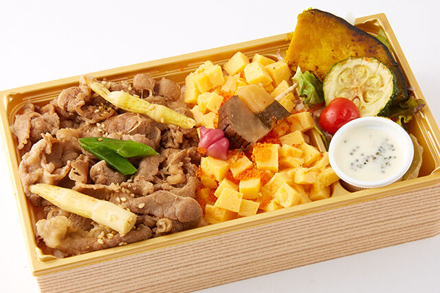 秋田牛と姫竹の牛しぐれと宝石玉子のバラちらし弁当