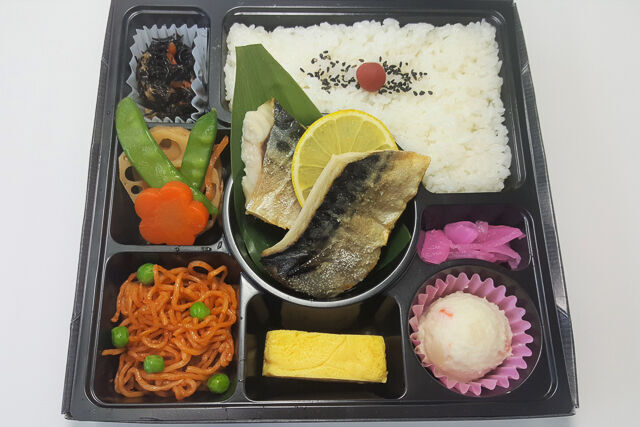 「なる瀬」のサバ塩焼き弁当