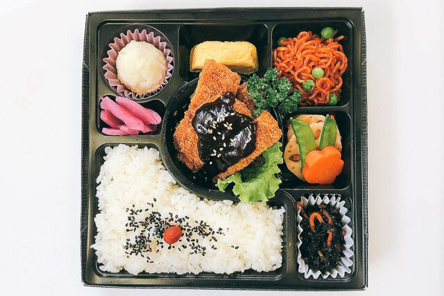 「なる瀬」のボリュームみそカツ弁当