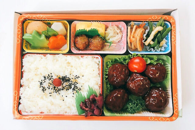 「なる瀬」のジャンボ肉団子弁当