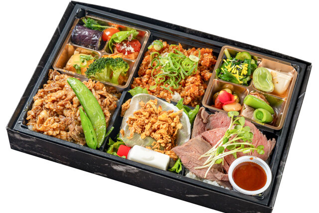 黒毛和牛入り三種の肉重御膳