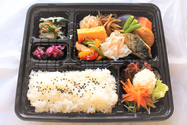 鯖の塩焼と和惣菜弁当