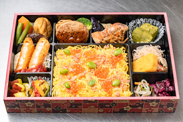 鮭いくらご飯の囲み御膳