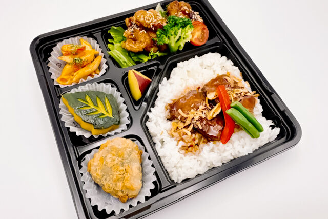 黒酢唐揚げとハラミ焼肉のよくばりプレート