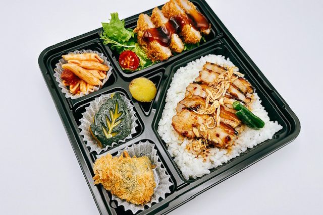 若鶏炙り焼重のよくばりプレート（豚のヒレカツ）