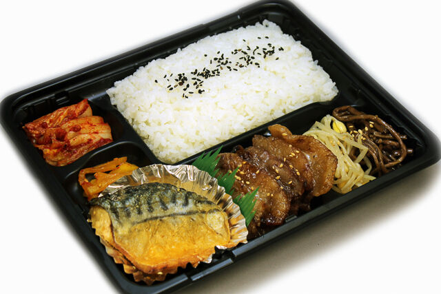 【コラボ弁当C】炭火焼肉・鯖の塩焼