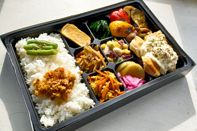 幕ノ内（彩）鶏タルタル