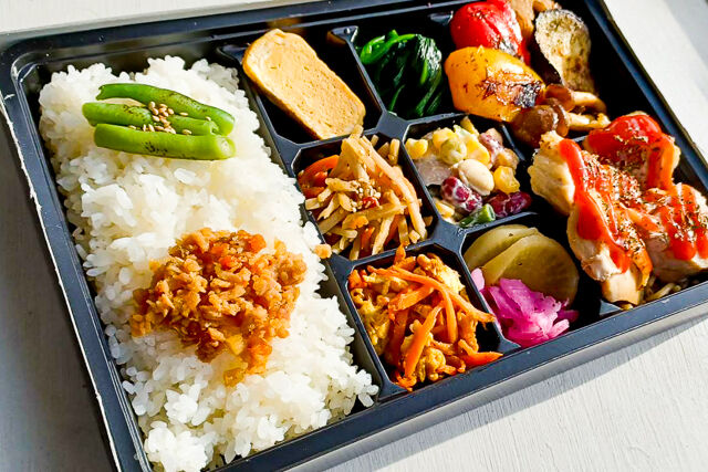 幕ノ内（彩）鶏トマトバジル