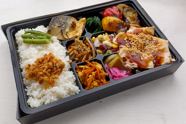 【4/30まで熨斗対応可】幕ノ内（上）鶏チャーシュー＆低温焼きサバ弁当