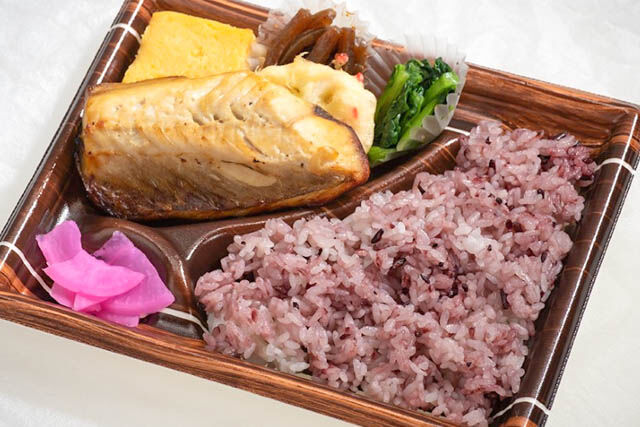 脂たっぷりさばの塩焼き弁当