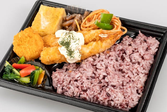 自家製タルタルソースのミックスフライ弁当