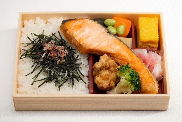 【横浜蔦金】鮭の塩焼き海苔弁